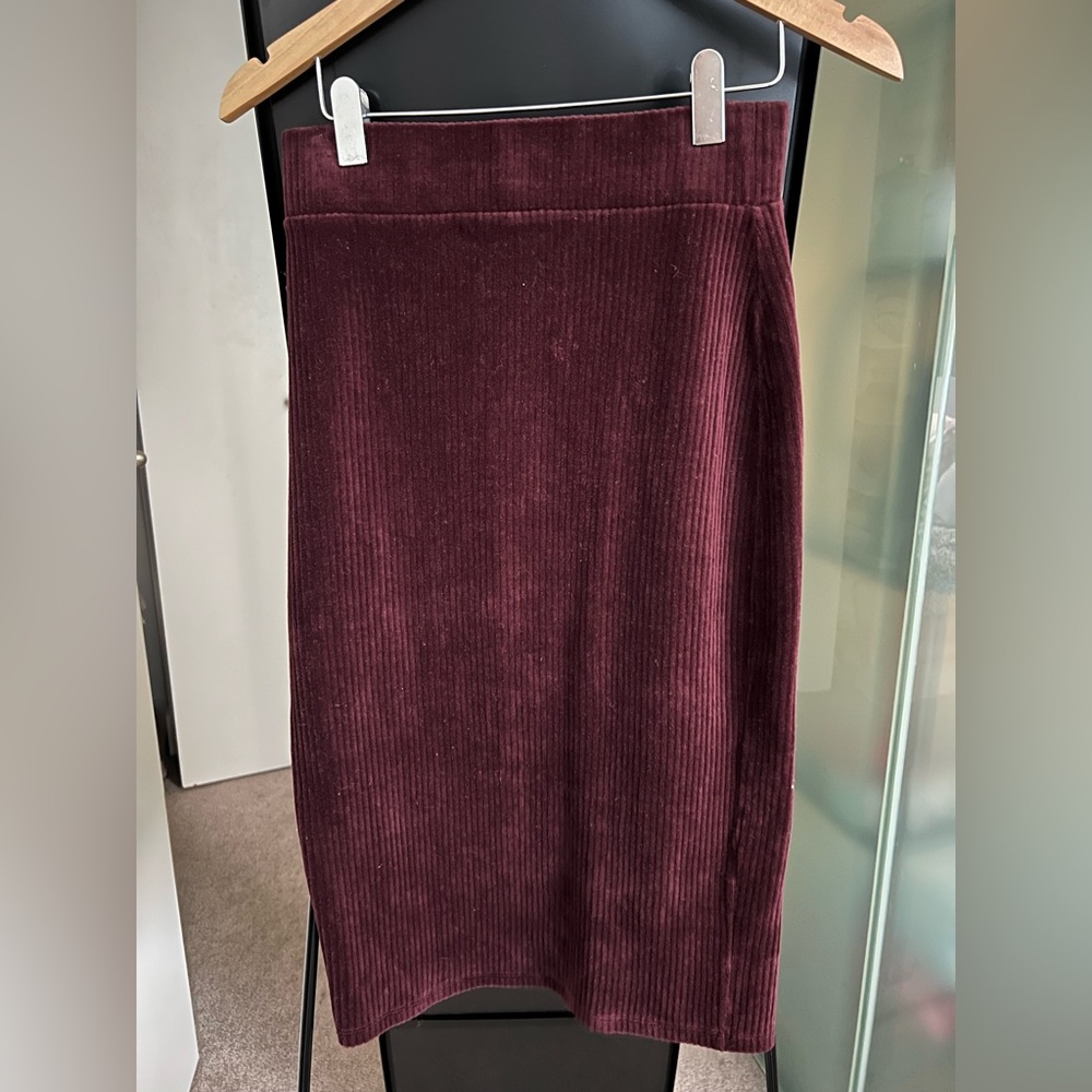 Dex Red Ribbed Midi Pencil Skirt